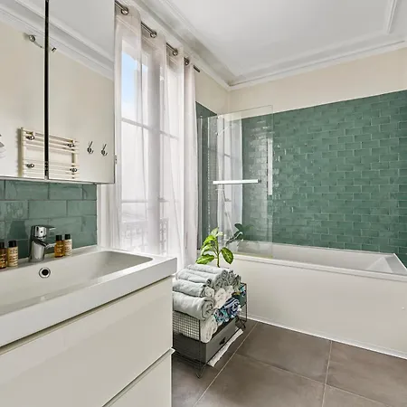 Daire Veeve - Batignolles Gem